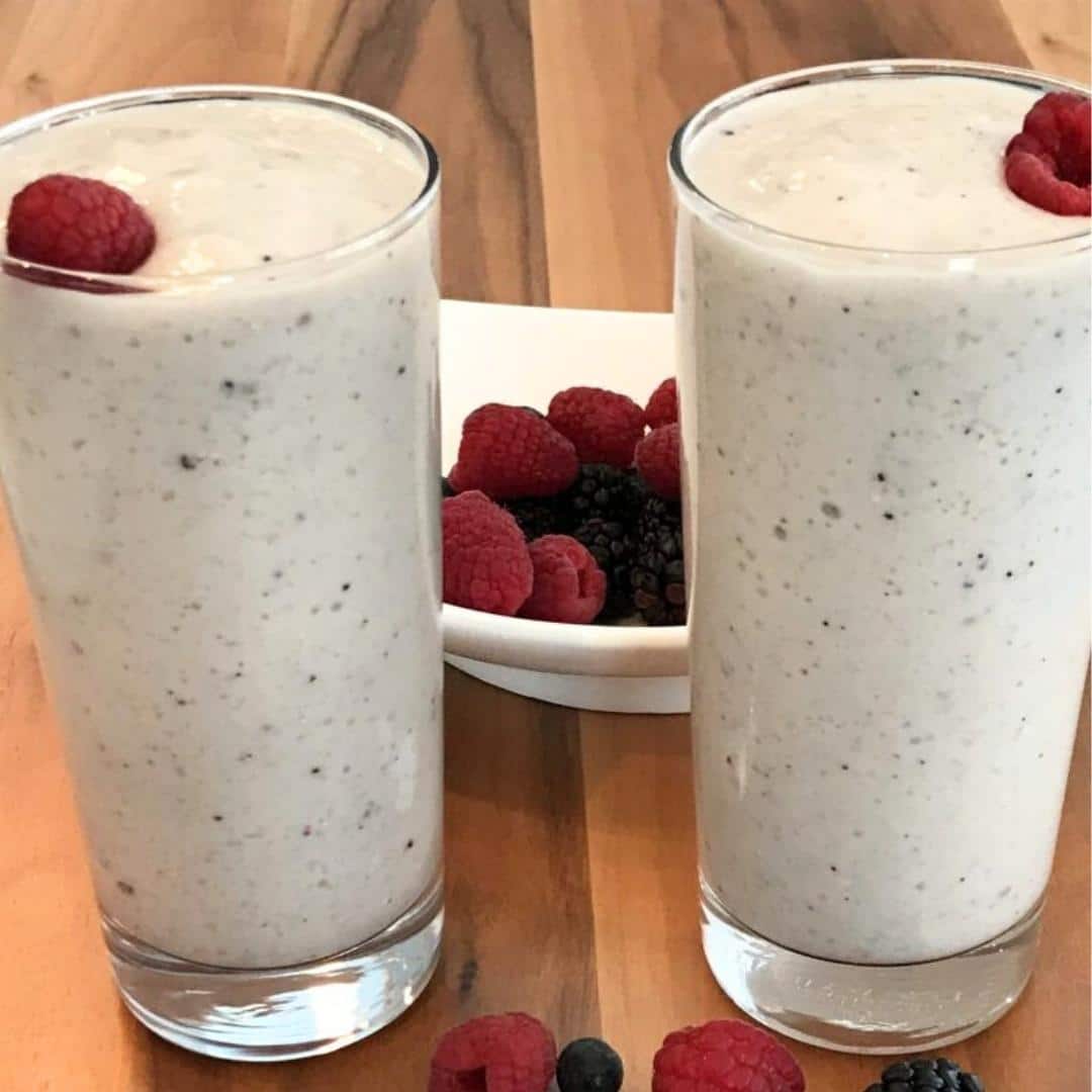 Recette smoothie aux petits fruits des champs (fraises, bleuets, framboises). Boisson riche en antioxydants et protéines de la Clinique Maigrir en Santé.